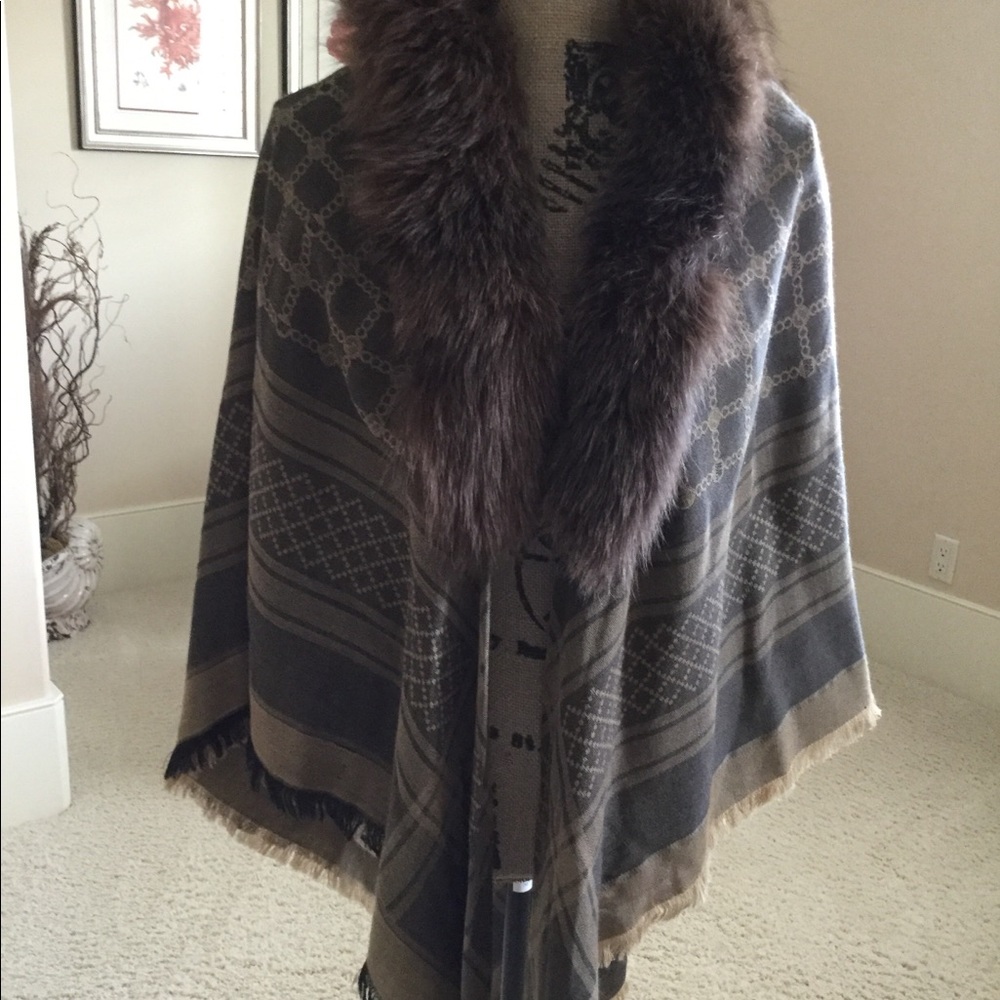 Shawl. Worth brand